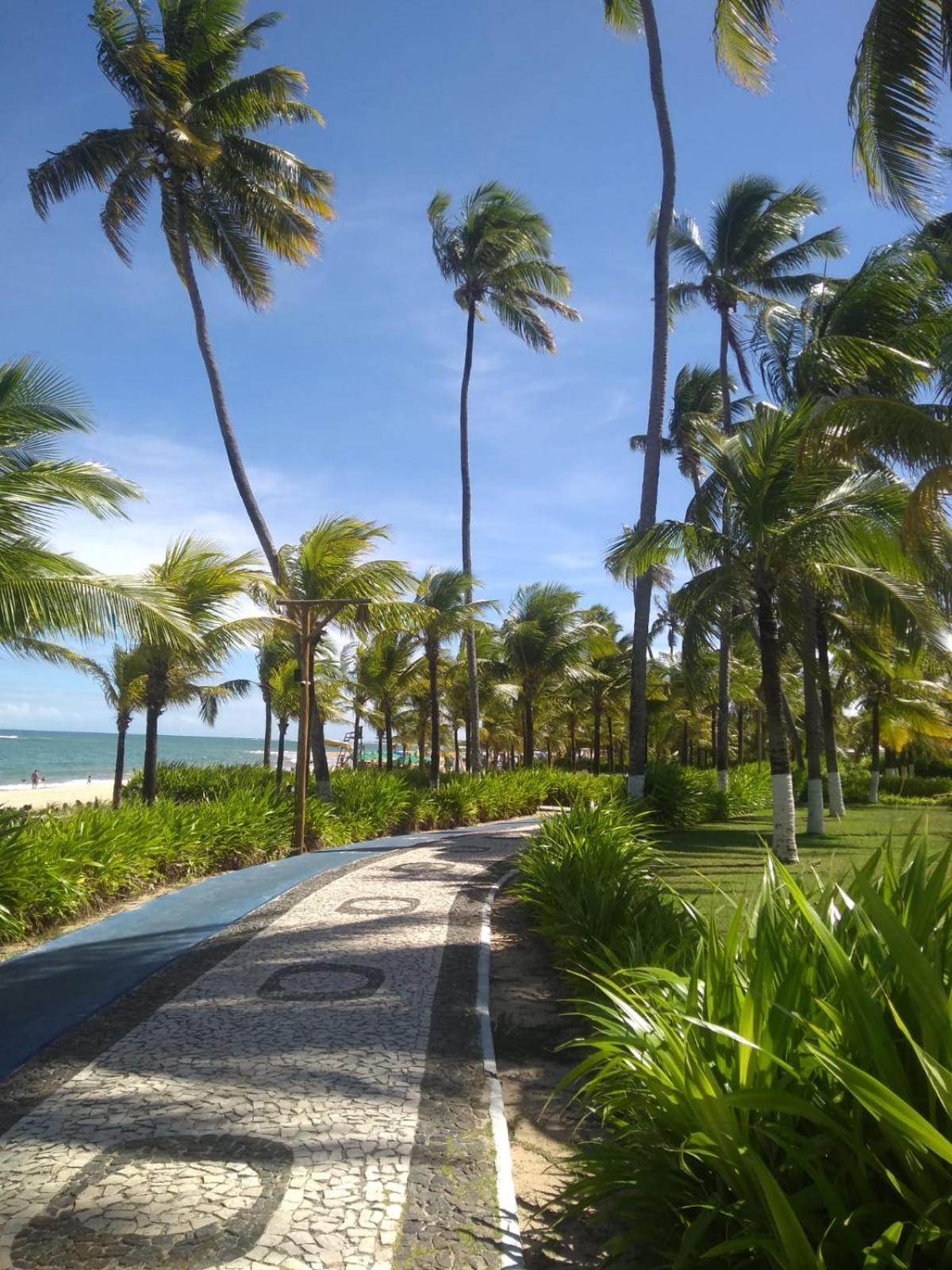 Em - Paraiso Dos Coqueiro * Guarajuba